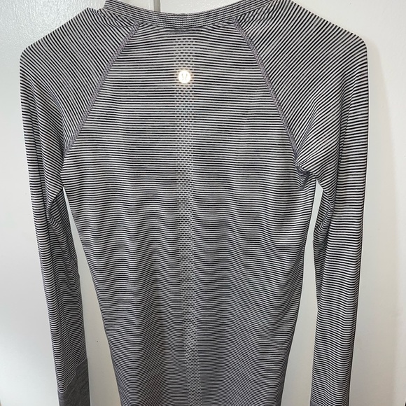 Lulu lemon long sleeve - Picture 2 of 3